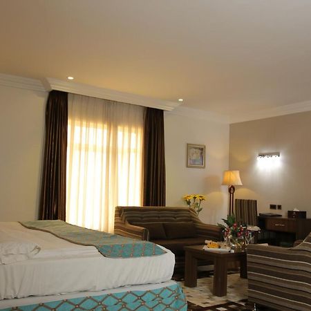 Grand Pela Hotel & Suites อาบูจา ภายนอก รูปภาพ