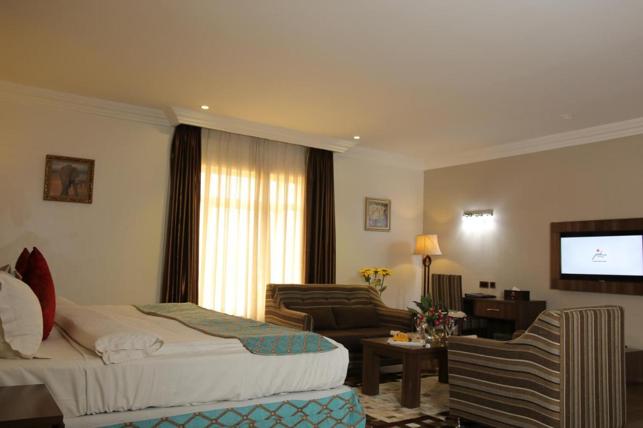 Grand Pela Hotel & Suites อาบูจา ภายนอก รูปภาพ