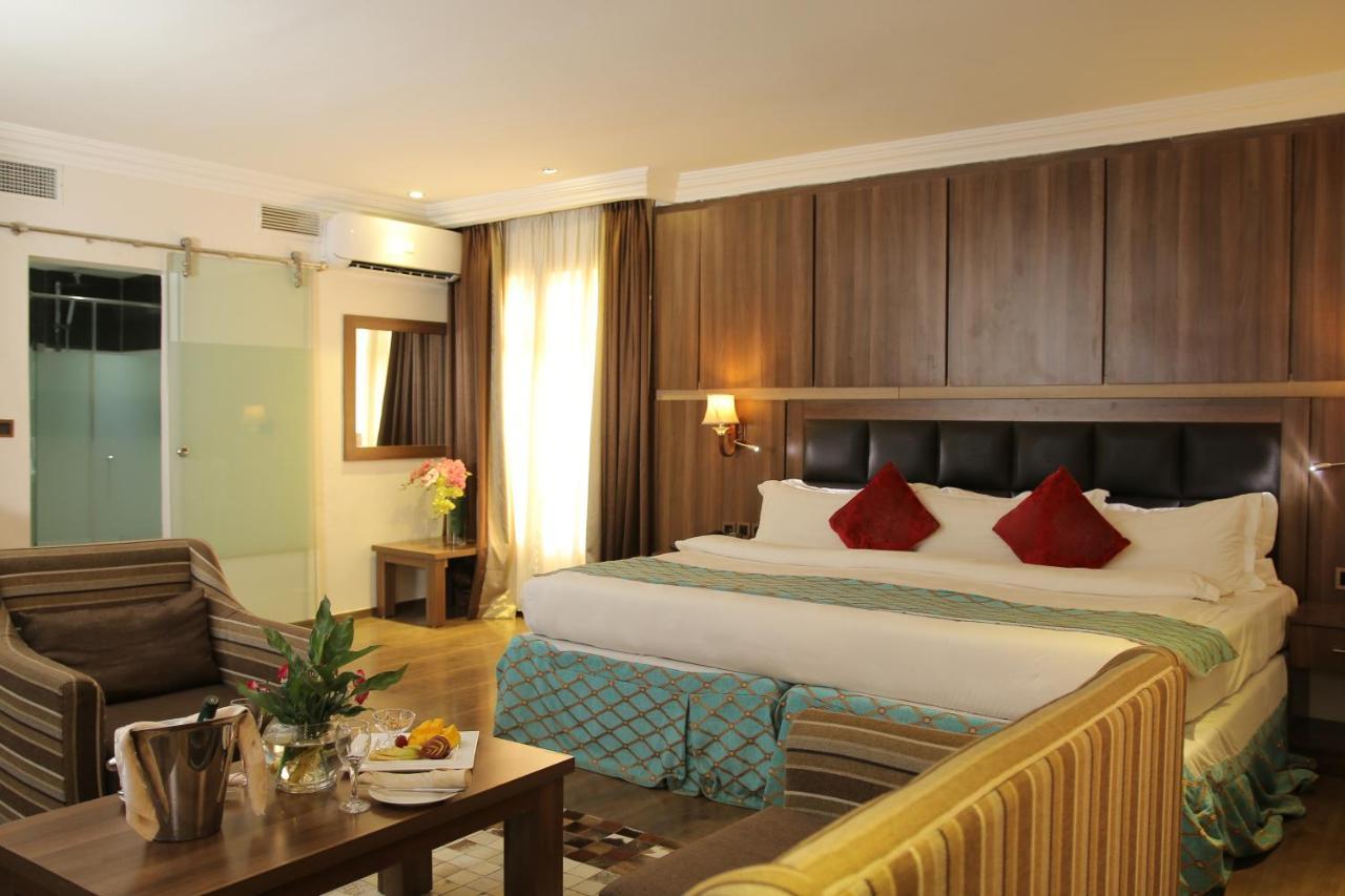 Grand Pela Hotel & Suites อาบูจา ภายนอก รูปภาพ