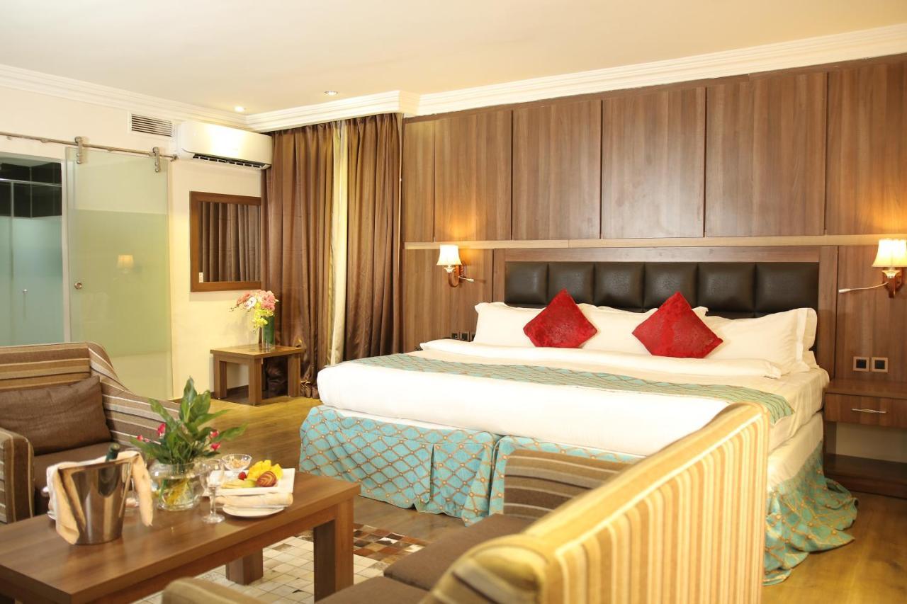 Grand Pela Hotel & Suites อาบูจา ภายนอก รูปภาพ