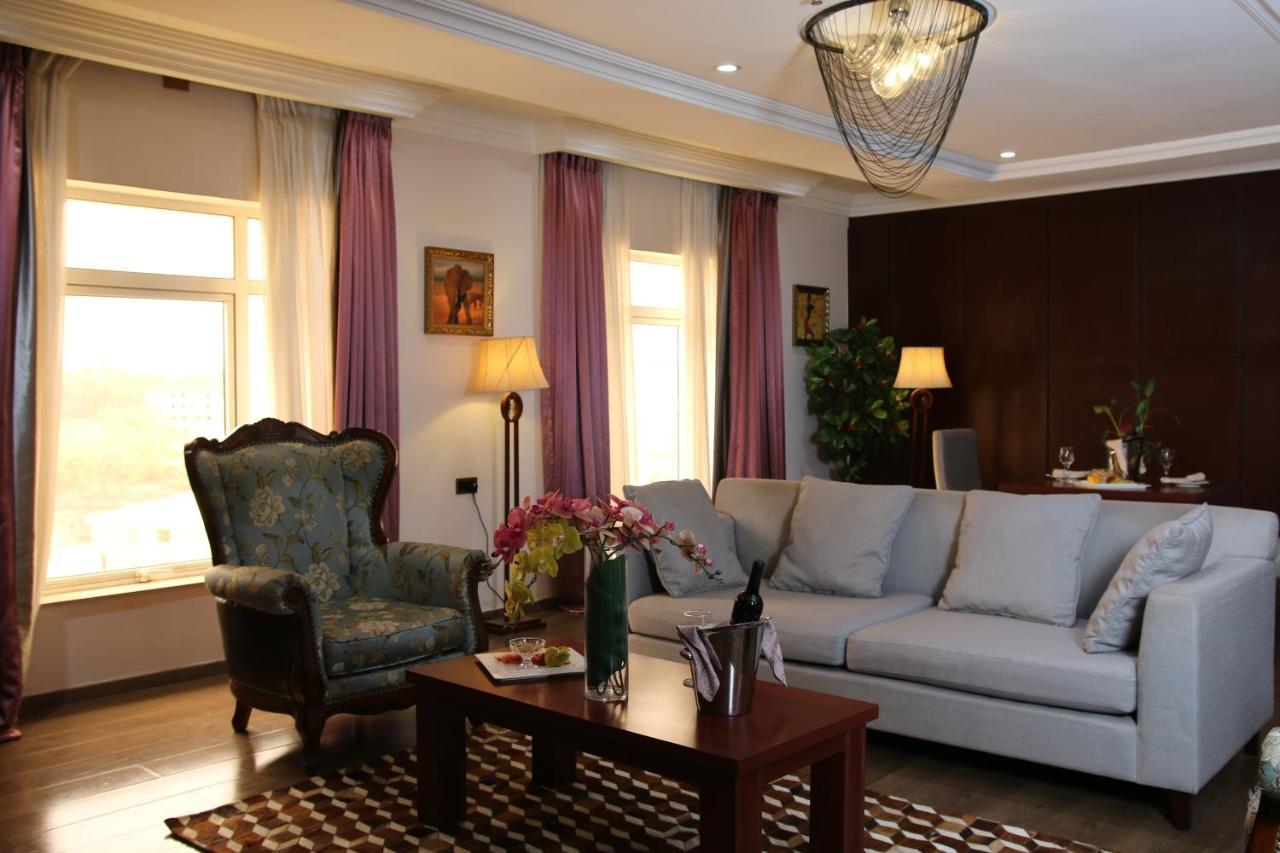 Grand Pela Hotel & Suites อาบูจา ภายนอก รูปภาพ