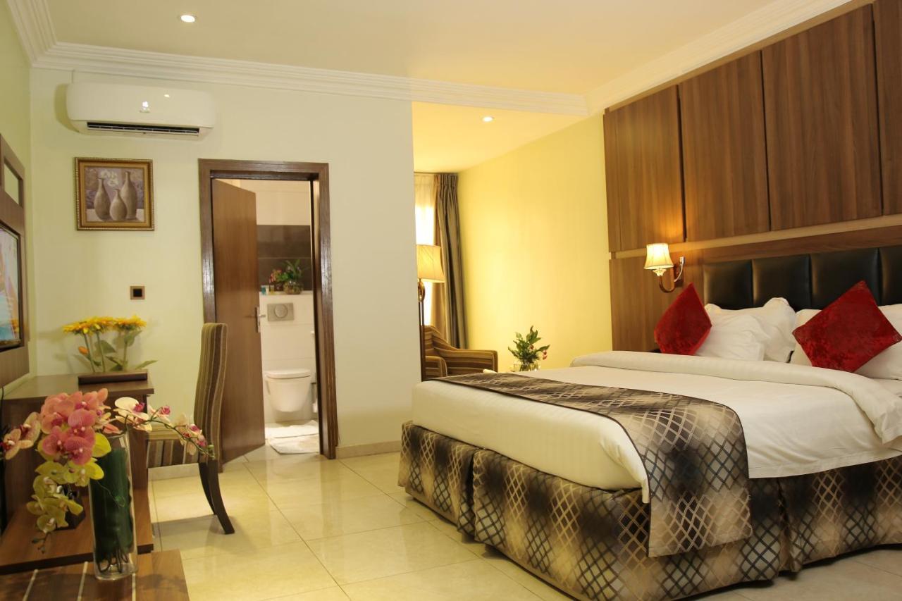 Grand Pela Hotel & Suites อาบูจา ภายนอก รูปภาพ