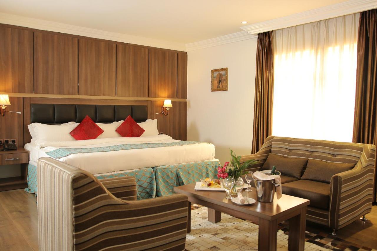 Grand Pela Hotel & Suites อาบูจา ภายนอก รูปภาพ