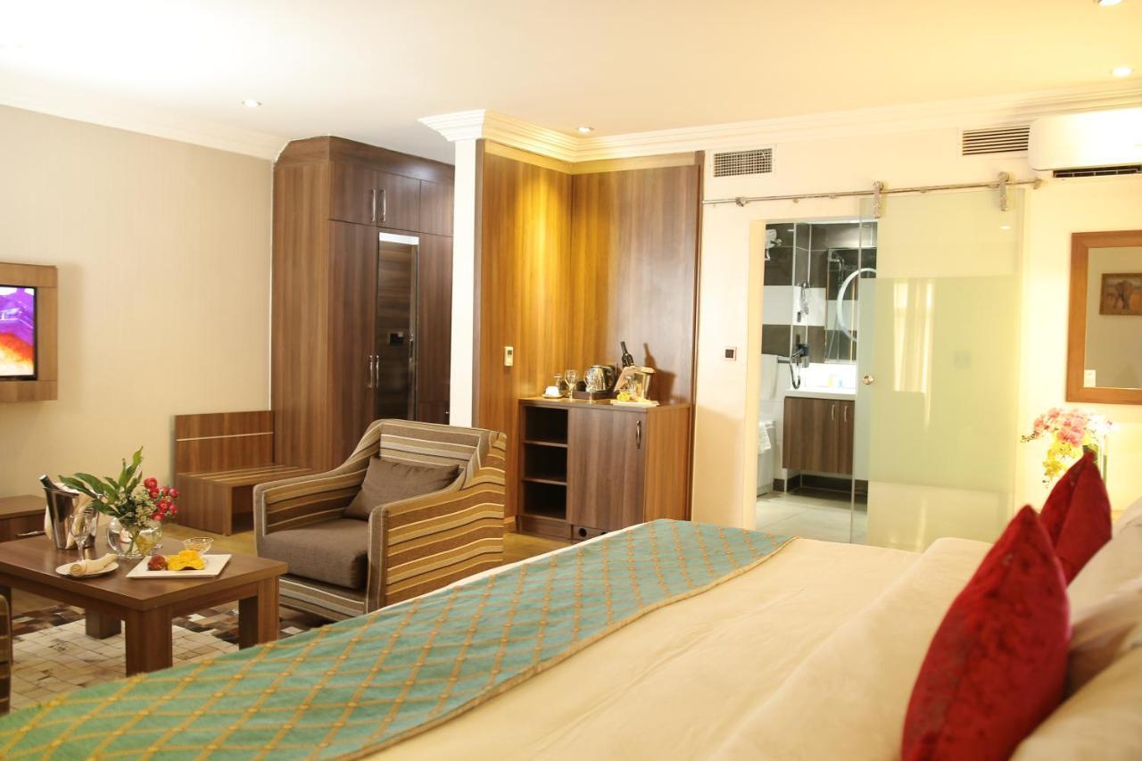 Grand Pela Hotel & Suites อาบูจา ภายนอก รูปภาพ
