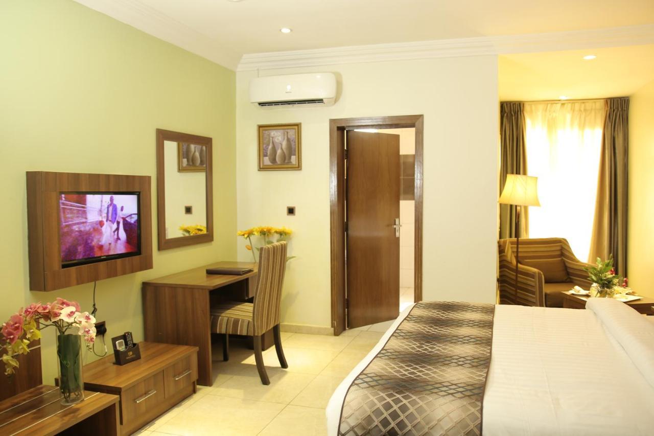 Grand Pela Hotel & Suites อาบูจา ภายนอก รูปภาพ