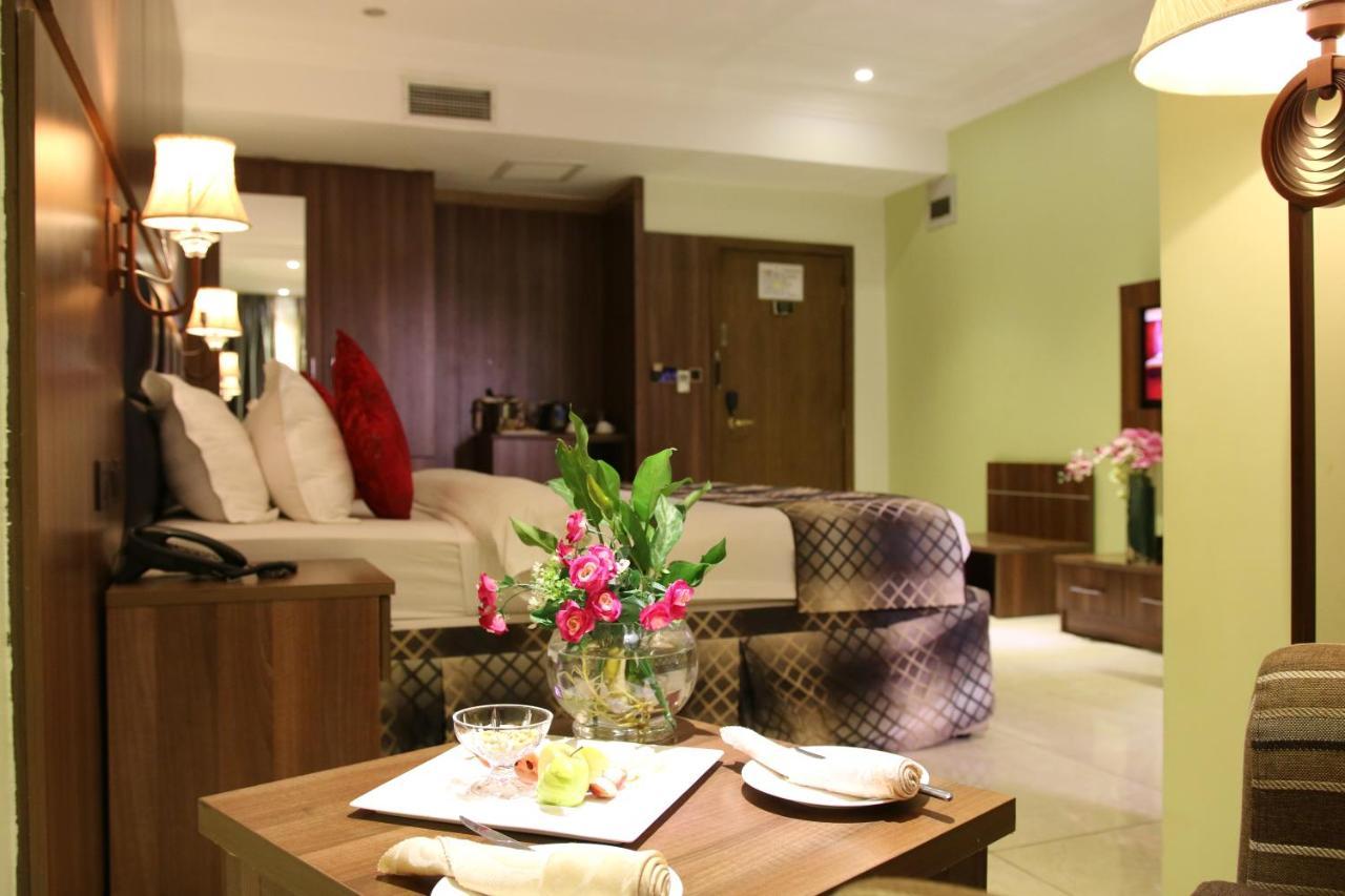 Grand Pela Hotel & Suites อาบูจา ภายนอก รูปภาพ