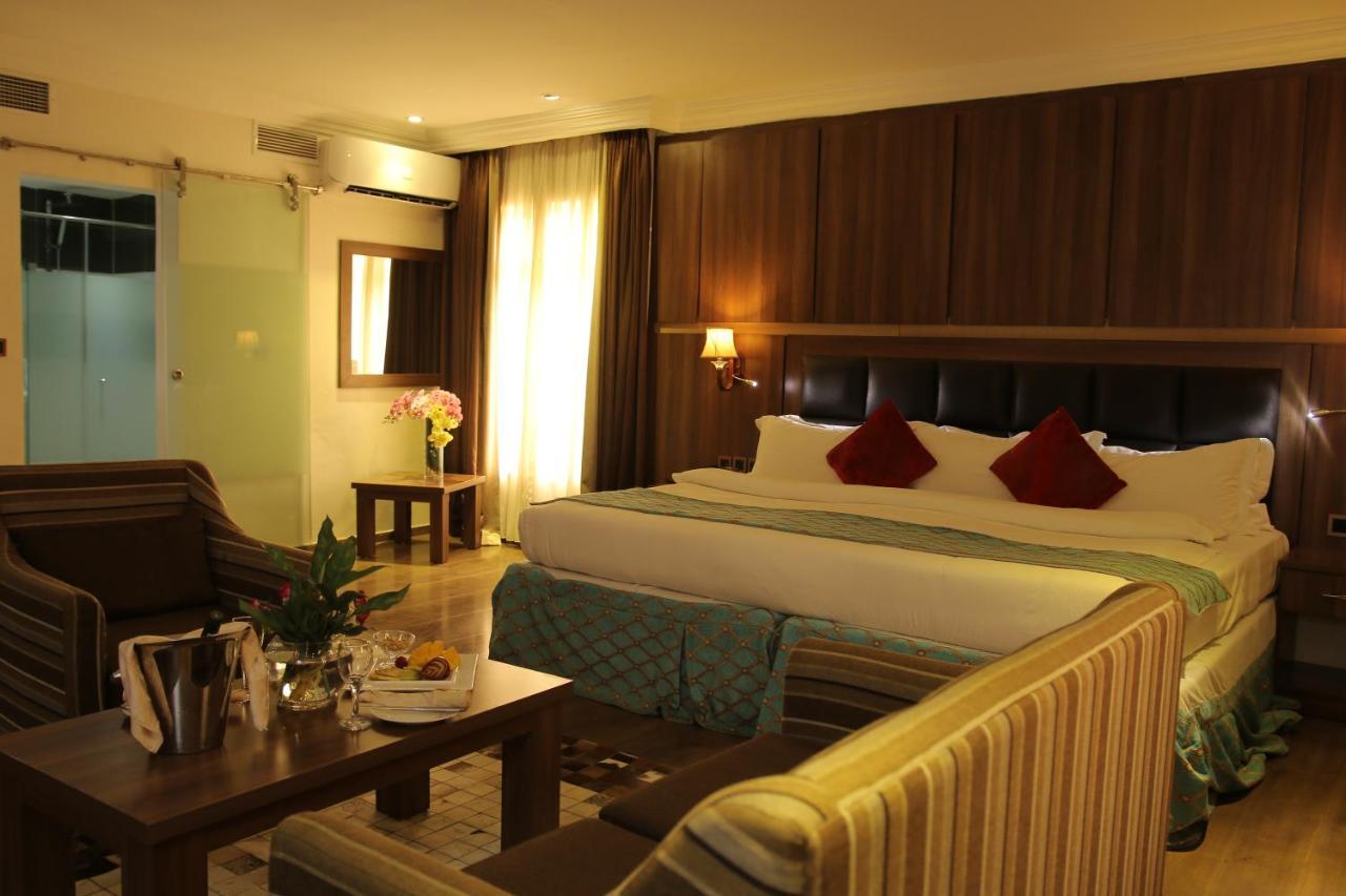 Grand Pela Hotel & Suites อาบูจา ภายนอก รูปภาพ