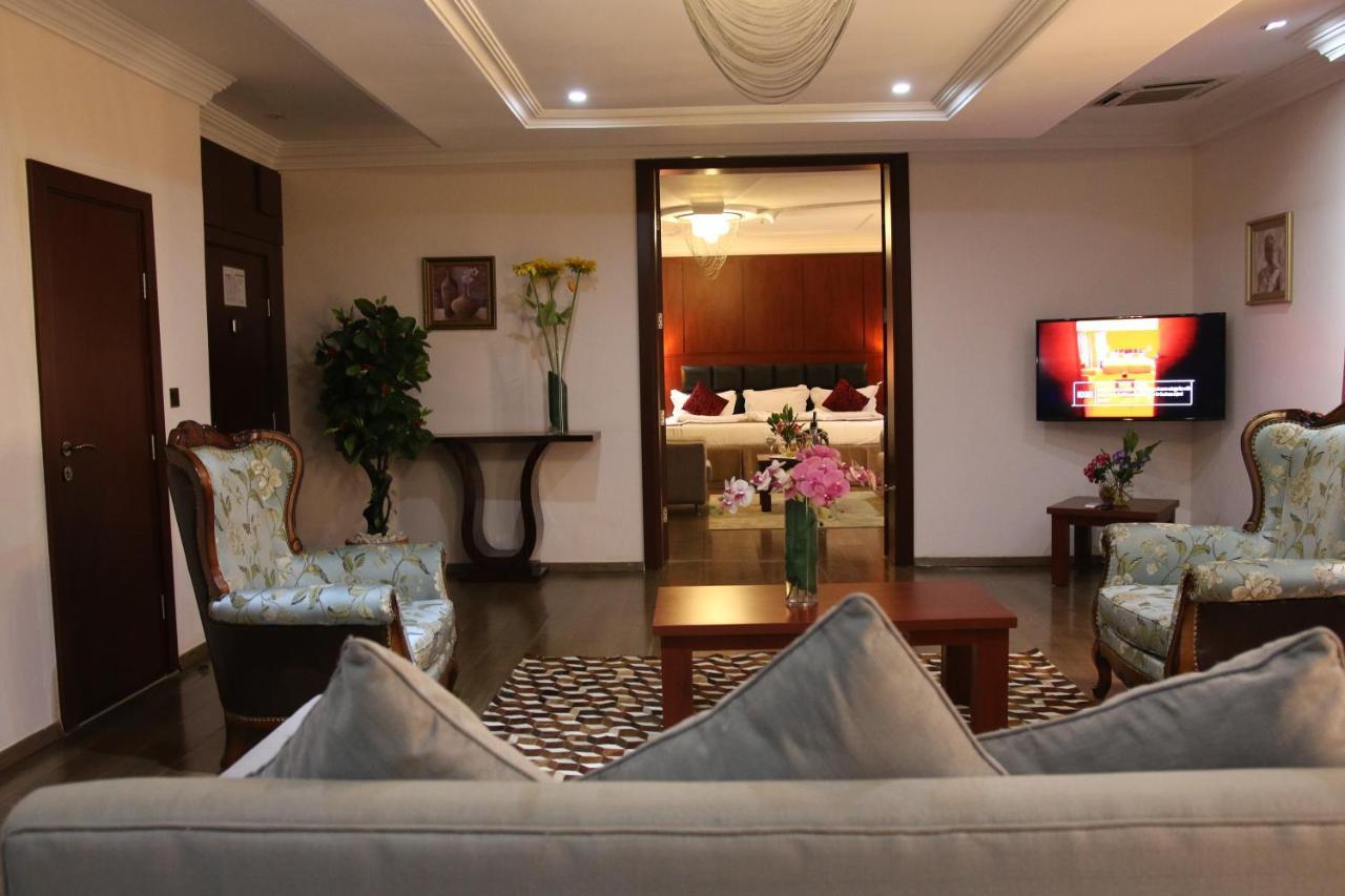 Grand Pela Hotel & Suites อาบูจา ภายนอก รูปภาพ