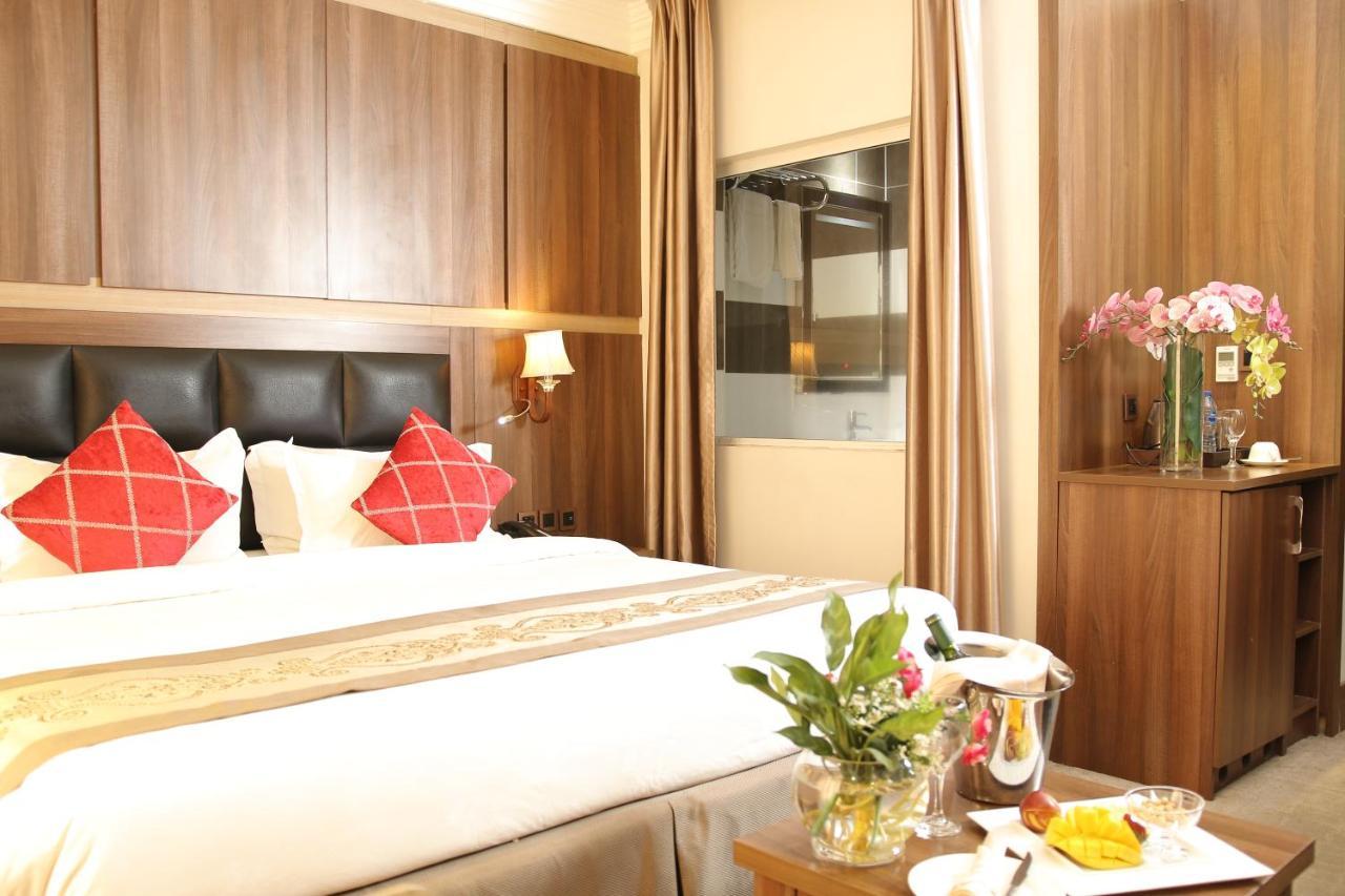 Grand Pela Hotel & Suites อาบูจา ภายนอก รูปภาพ