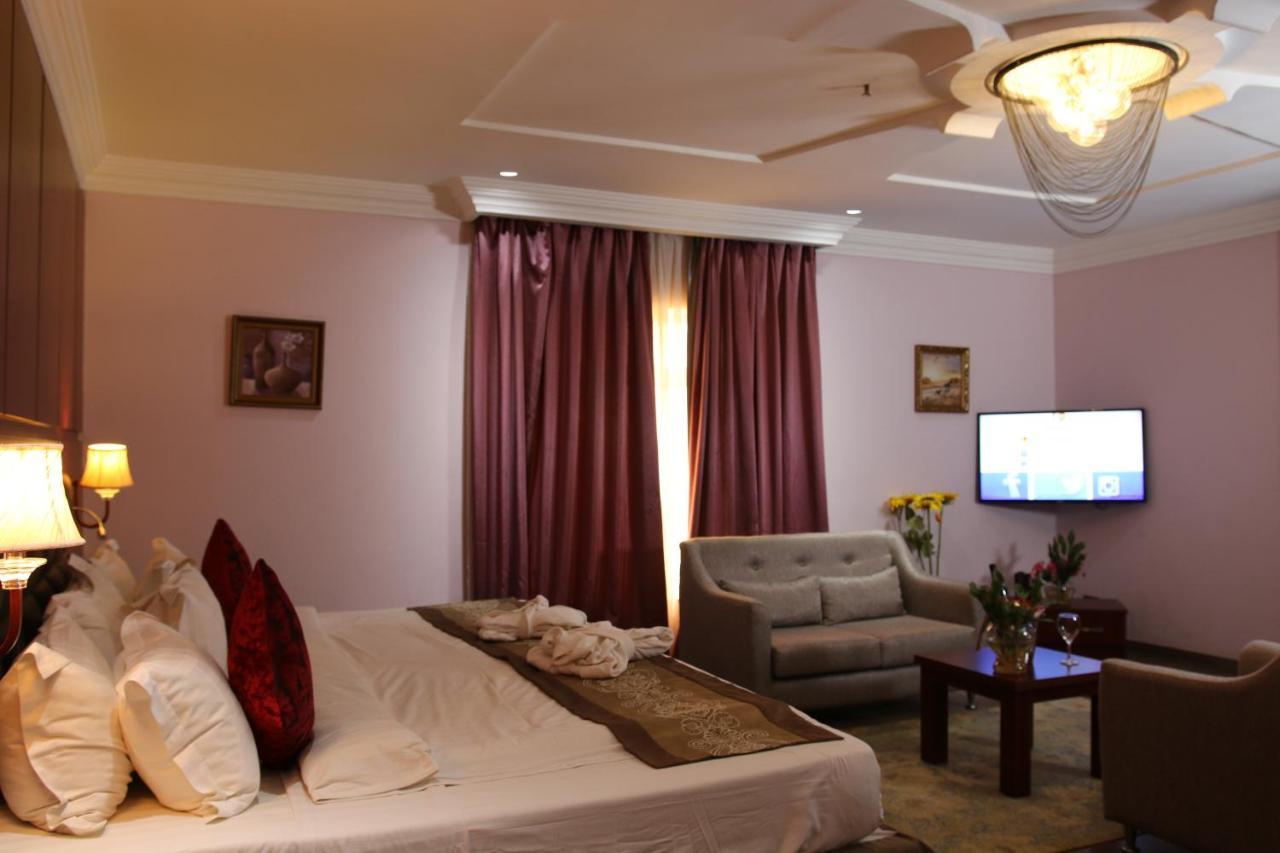 Grand Pela Hotel & Suites อาบูจา ภายนอก รูปภาพ