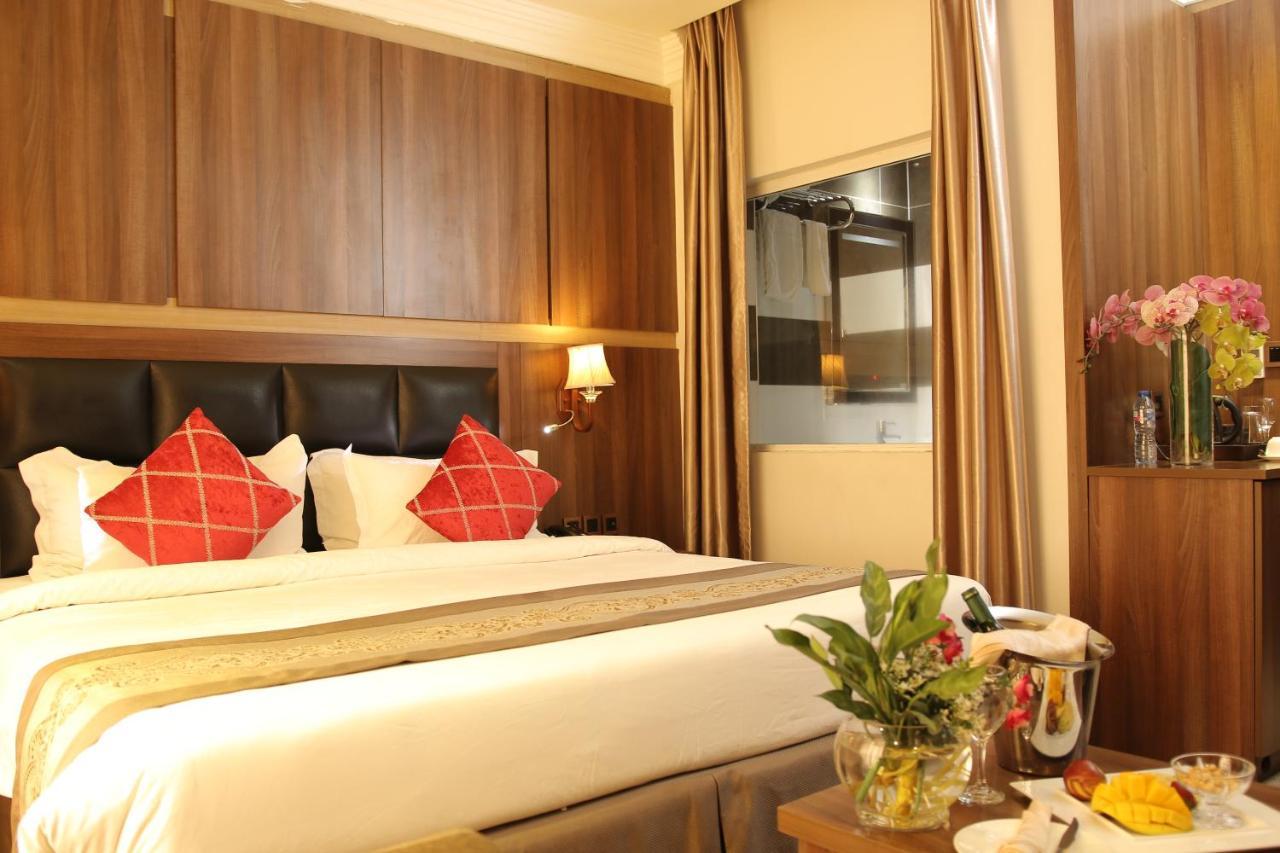 Grand Pela Hotel & Suites อาบูจา ภายนอก รูปภาพ