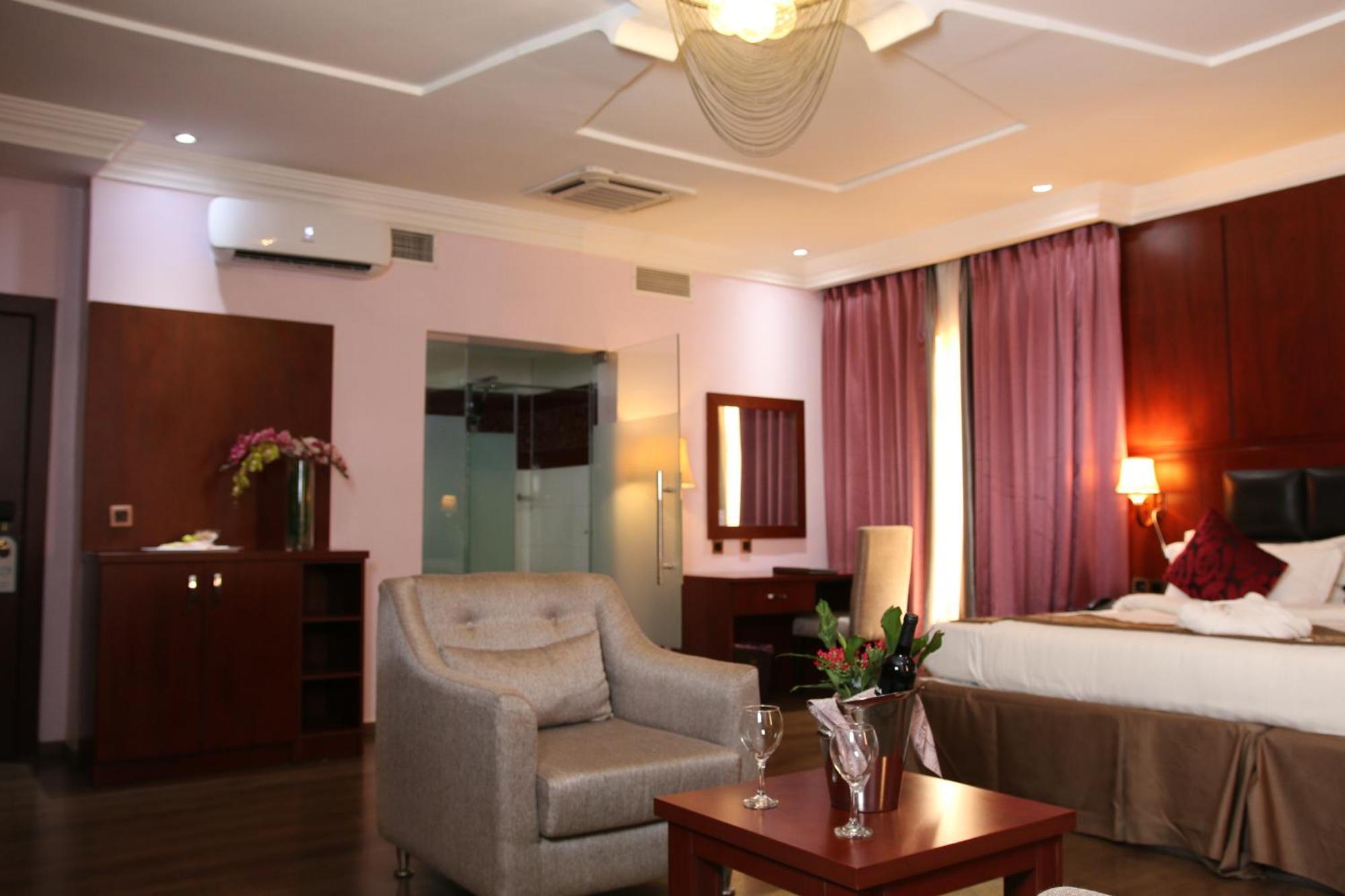 Grand Pela Hotel & Suites อาบูจา ห้อง รูปภาพ