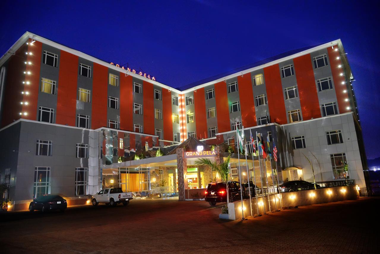 Grand Pela Hotel & Suites อาบูจา ภายนอก รูปภาพ