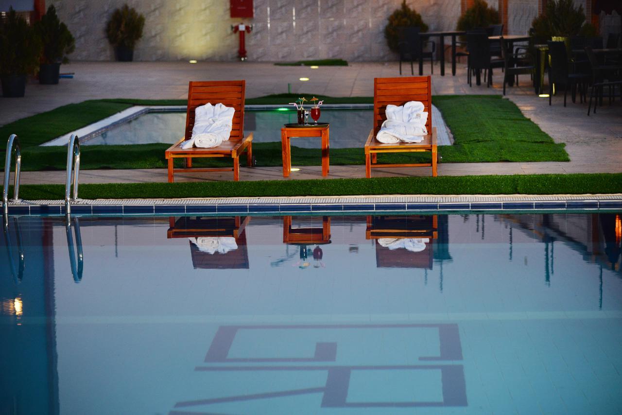 Grand Pela Hotel & Suites อาบูจา ภายนอก รูปภาพ