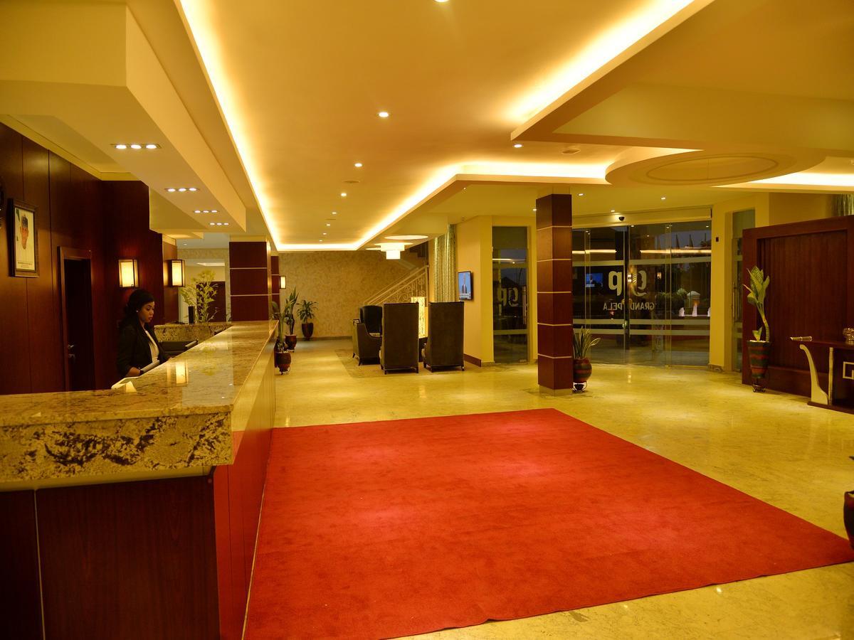 Grand Pela Hotel & Suites อาบูจา ภายนอก รูปภาพ