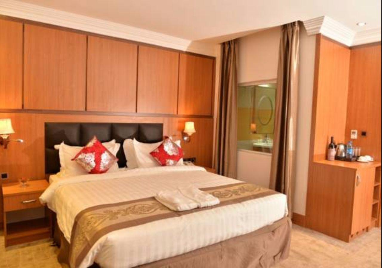 Grand Pela Hotel & Suites อาบูจา ภายนอก รูปภาพ