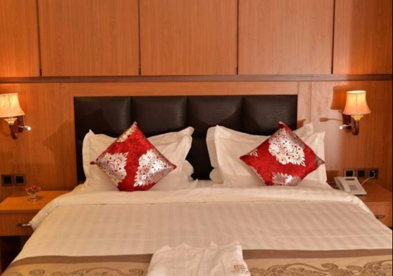 Grand Pela Hotel & Suites อาบูจา ภายนอก รูปภาพ